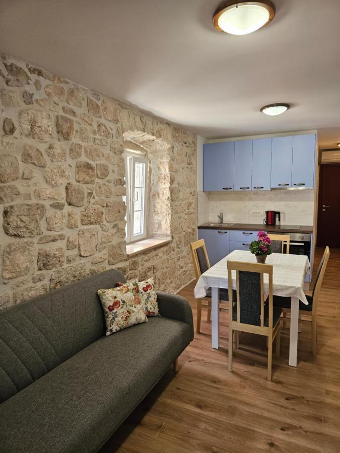 Apartman Eli Supetar Eksteriør bilde