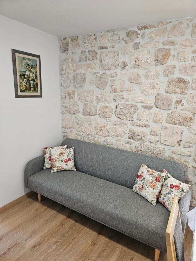 Apartman Eli Supetar Eksteriør bilde