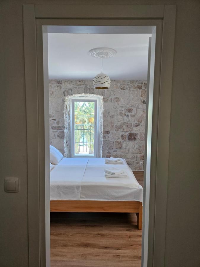 Apartman Eli Supetar Eksteriør bilde