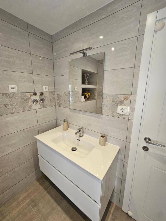 Apartman Eli Supetar Eksteriør bilde