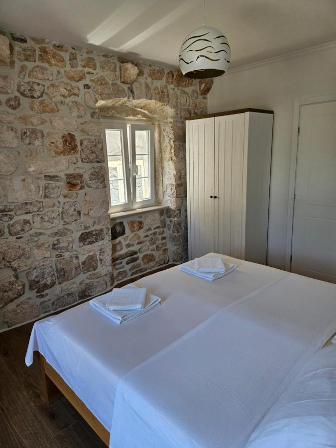 Apartman Eli Supetar Eksteriør bilde